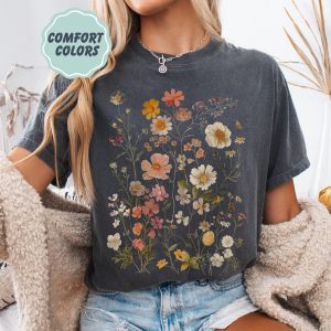 Delicate Wild Field Flowers Botanical Garden Graphic T-Shirt