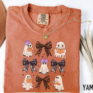 Ghost Reading Books Halloween Book Lover Graphic T-Shirt