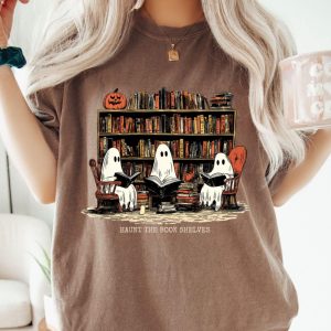 Halloween Books Fall Ghost Reading Librarian Graphic T-Shirt