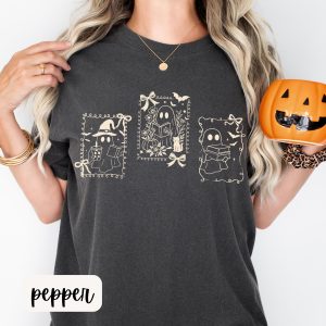Ghost Reading Books Bookish Halloween Teacher Graphic T-Shirt