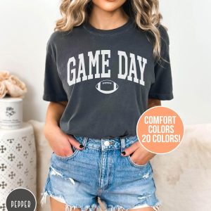Football Game Day Team Mom School Spirit Gift Graphic T-Shirt