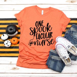 Halloween Nurse One Spooktacular Spooky Funny Graphic T-Shirt